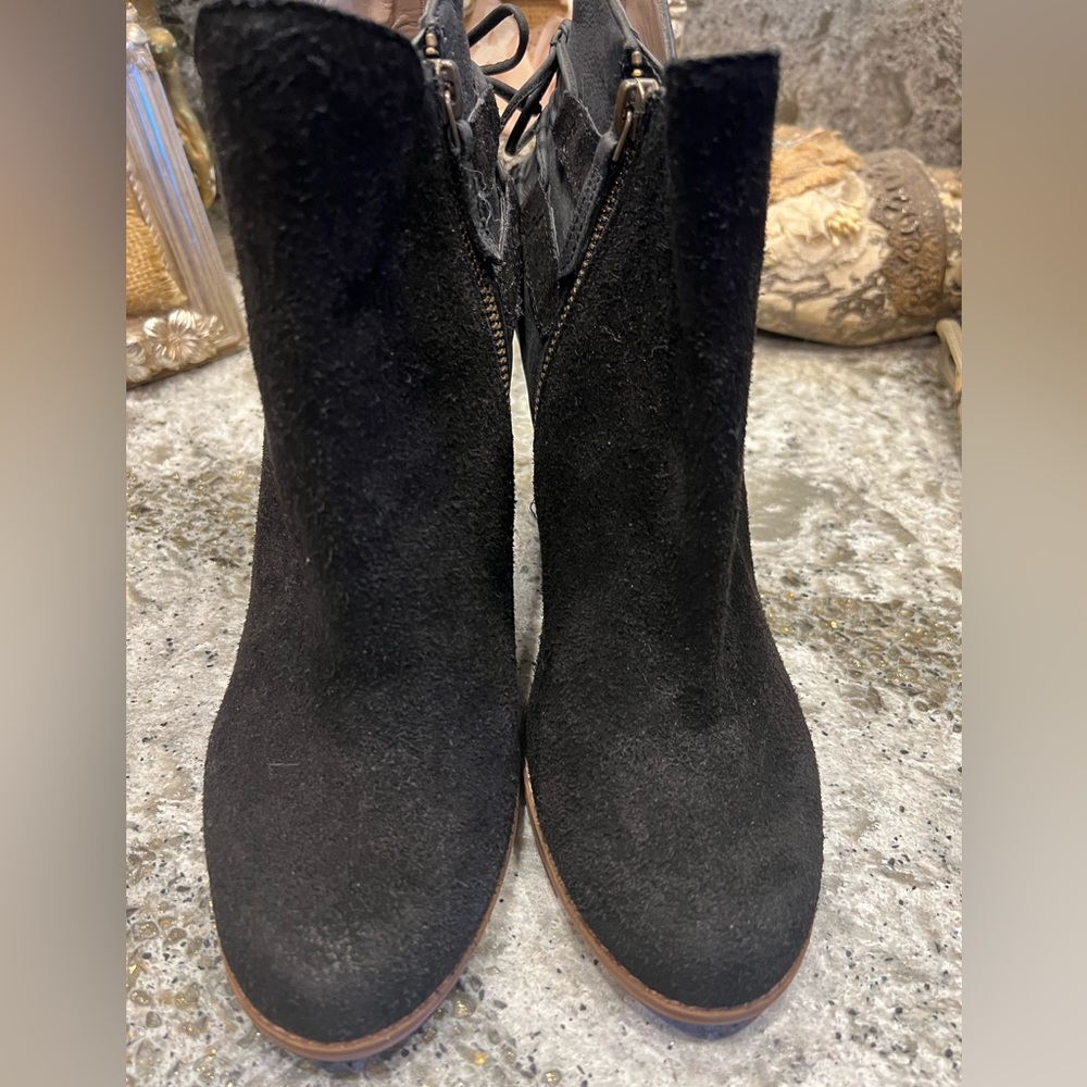 Hinge wedge ankle booties